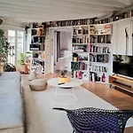 Saint-Germain-Des-Pres Love Story